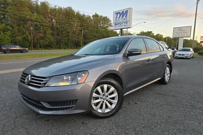 2014 Volkswagen Passat Wolfsburg Edition photo 1