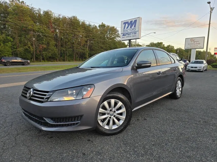 2014 Volkswagen Passat Wolfsburg Edition photo 1