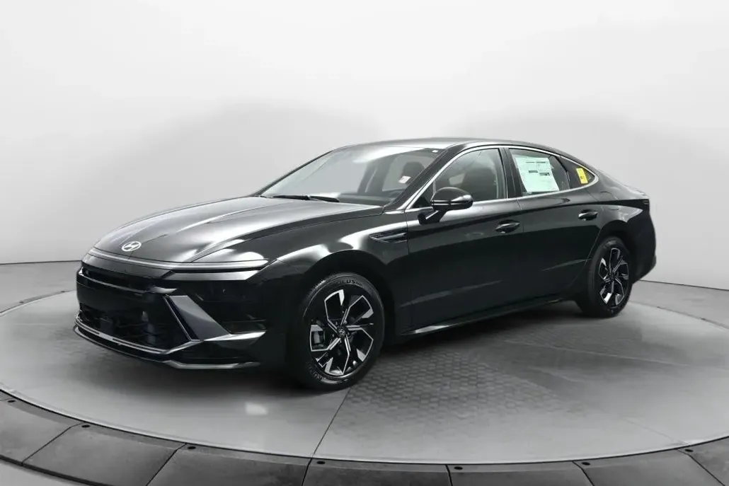 2025 Hyundai Sonata SEL photo 1