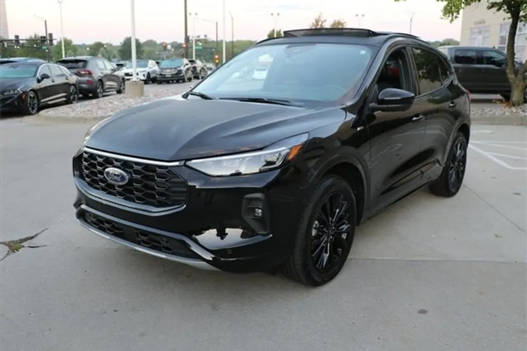 2025 Ford Escape ST-Line Elite photo 1