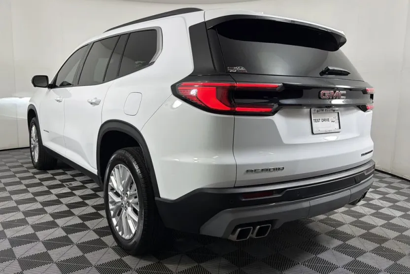 2025 Gmc Acadia Elevation photo 1