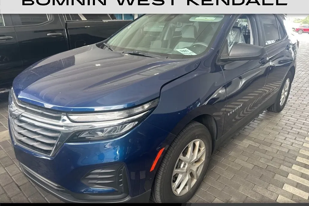 2023 Chevrolet Equinox LS photo 1