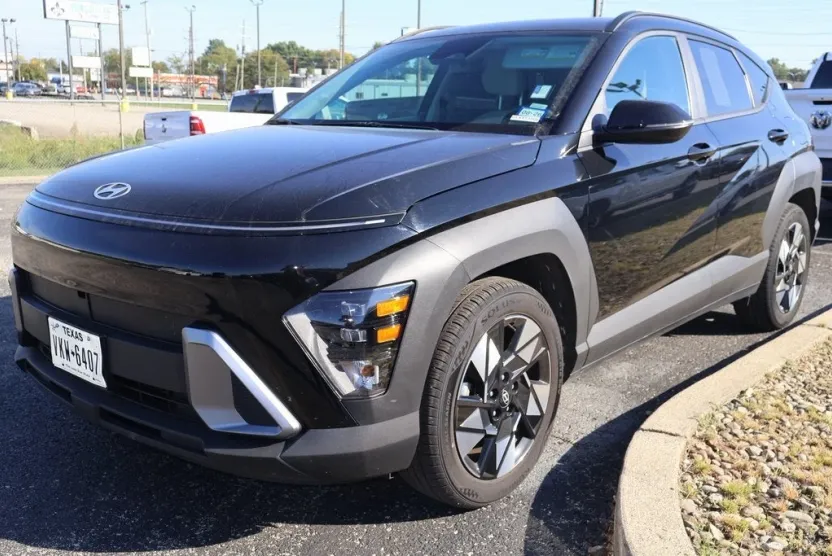 2025 Hyundai Kona SEL photo 1