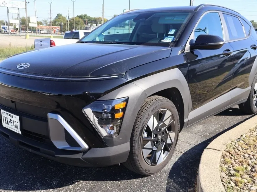 2025 Hyundai Kona SEL photo 1