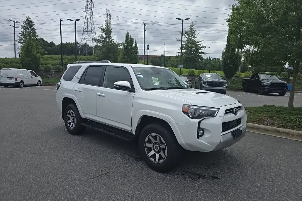 2024 Toyota 4Runner TRD Off-Road Premium photo 1