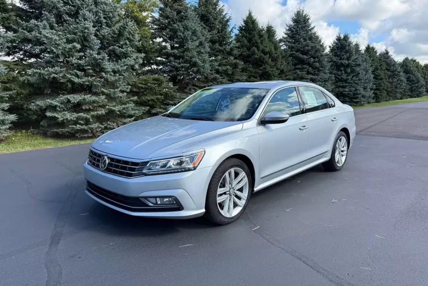 2017 Volkswagen Passat SE photo 1