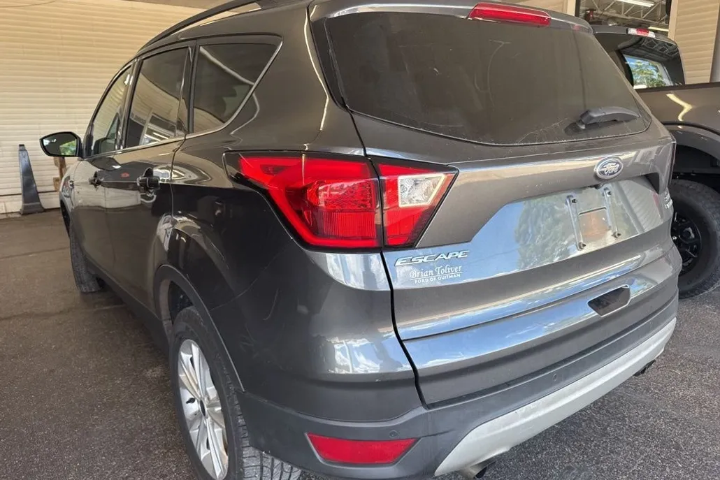 2019 Ford Escape SEL photo 1