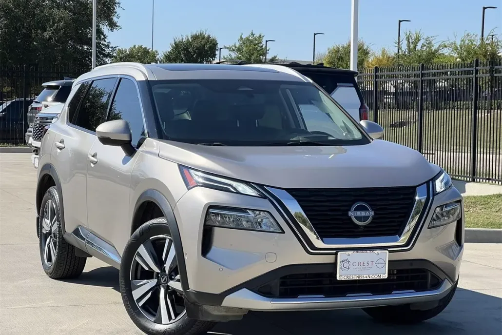 2023 Nissan Rogue Platinum photo 1
