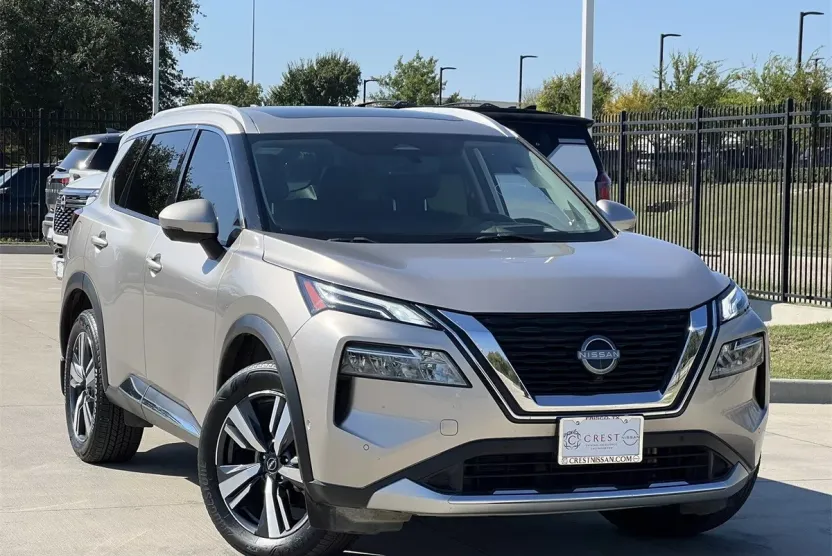 2023 Nissan Rogue Platinum photo 1