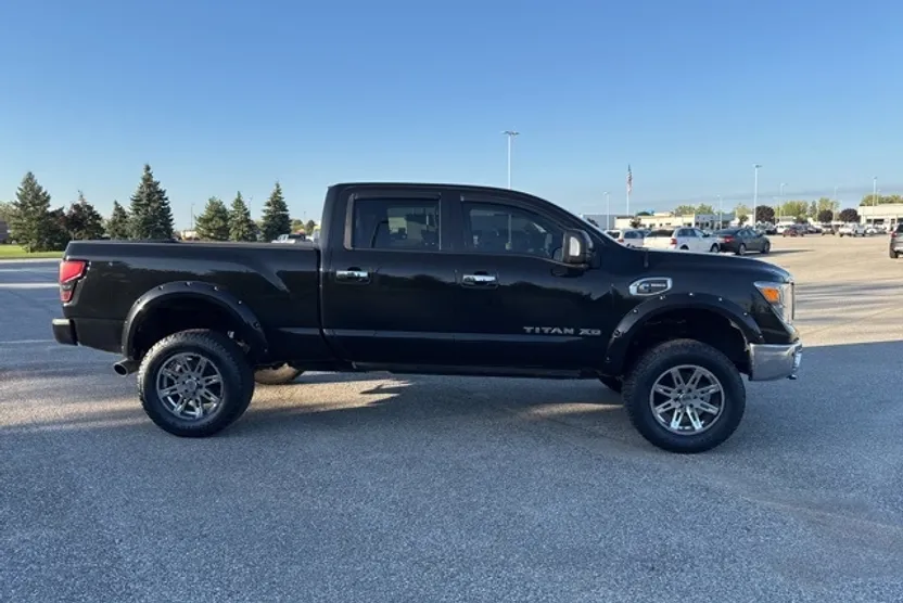 2018 Nissan Titan SV photo 1