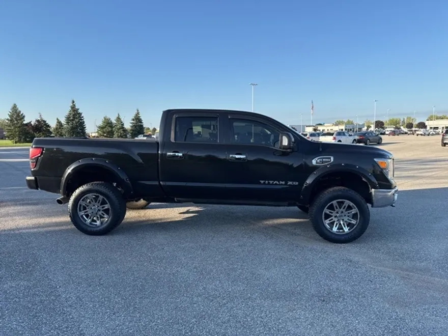 2018 Nissan Titan SV photo 1