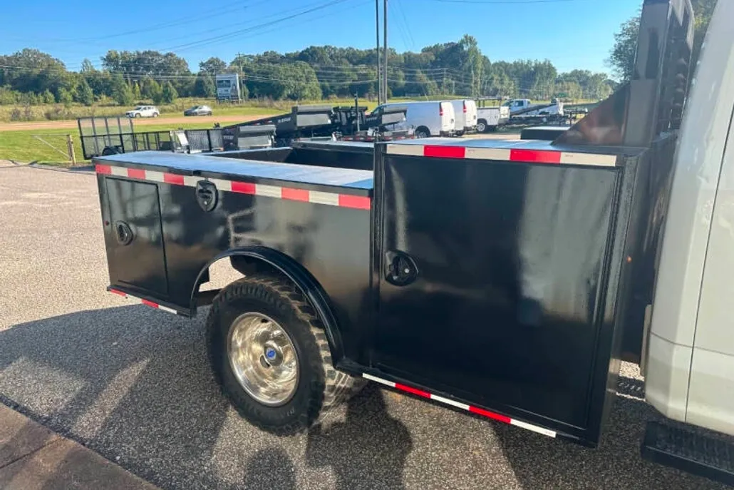 2022 Ford F-350 XL photo 1