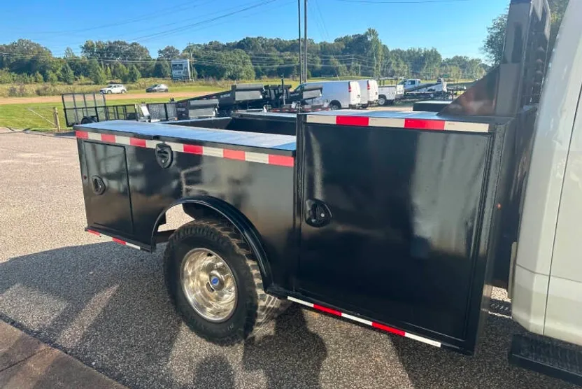 2022 Ford F-350 XL photo 1