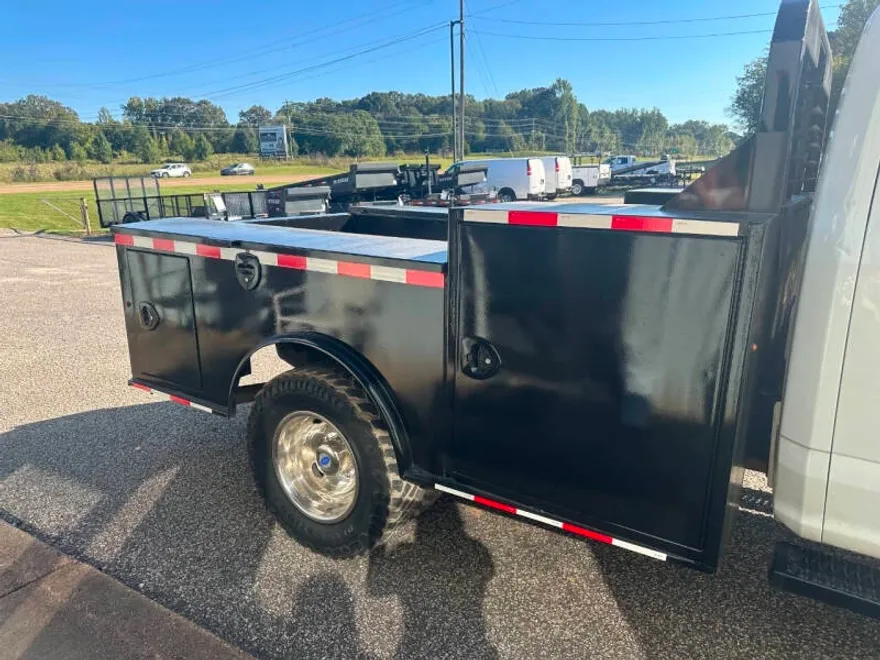 2022 Ford F-350 XL photo 1