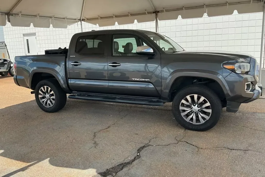 2021 Toyota Tacoma Limited V6 photo 1