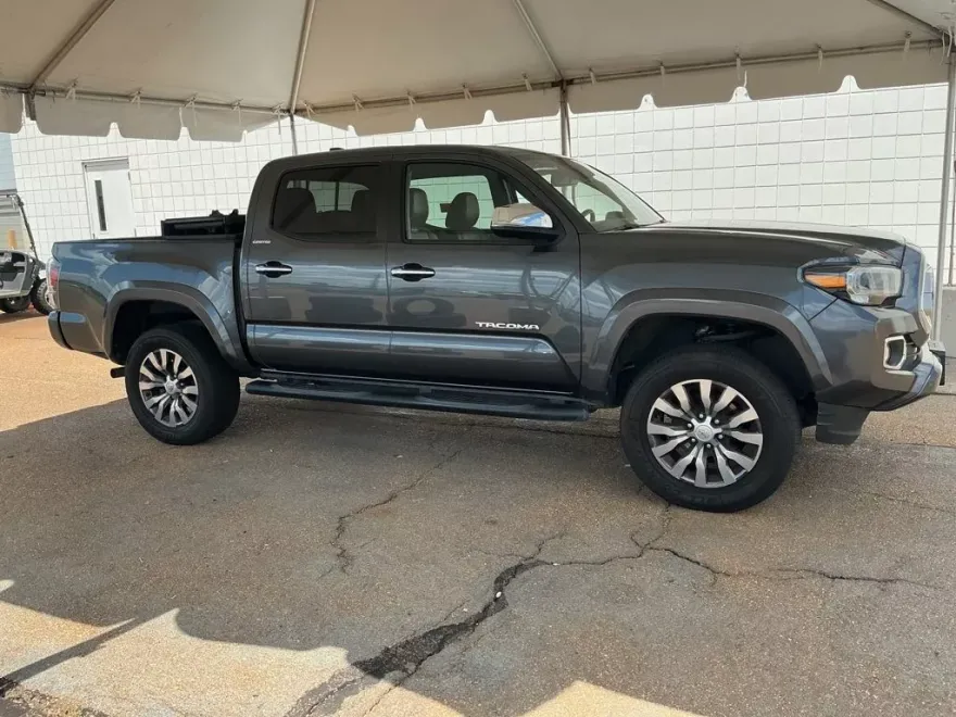 2021 Toyota Tacoma Limited V6 photo 1