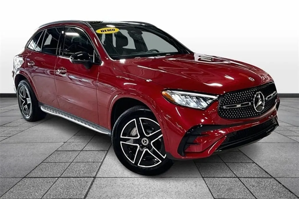 2025 Mercedes Benz GLC 300 4MATIC photo 1
