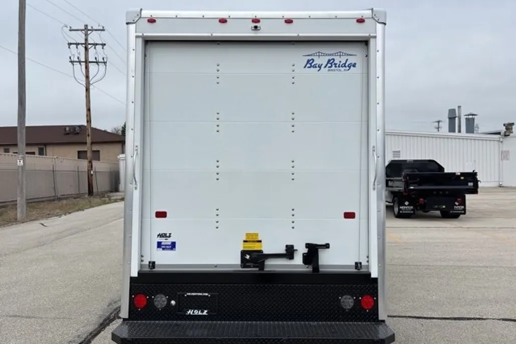 2025 Chevrolet Express Cutaway 3500 photo 1