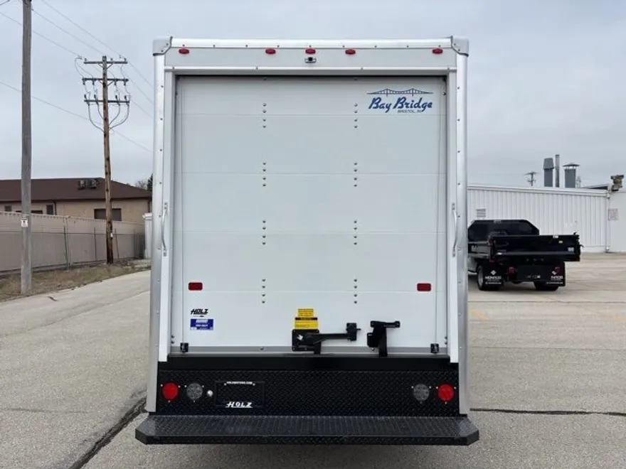 2025 Chevrolet Express Cutaway 3500 photo 1