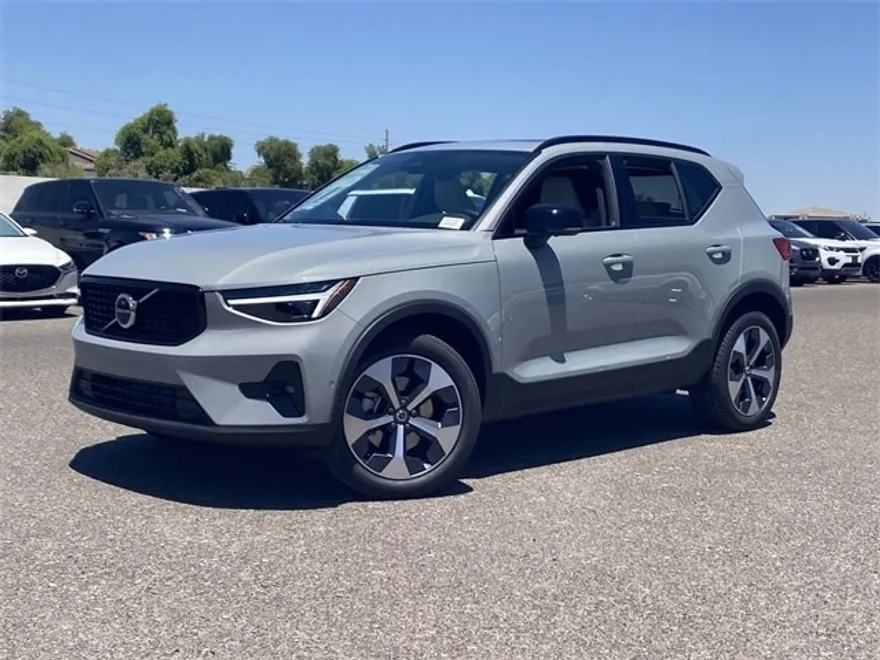 2026 Volvo XC40 Plus photo 1