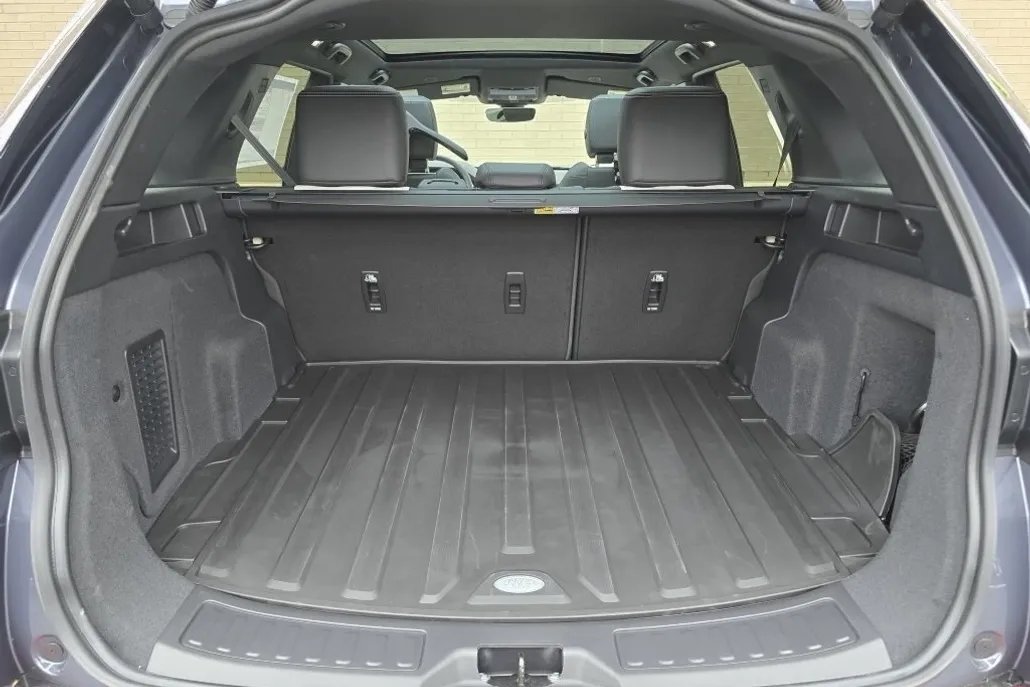 2025 Land Rover Discovery Sport Dynamic SE photo 1