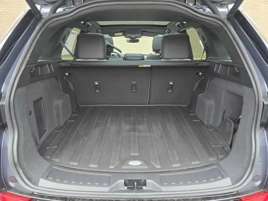2025 Land Rover Discovery Sport Dynamic SE photo 1