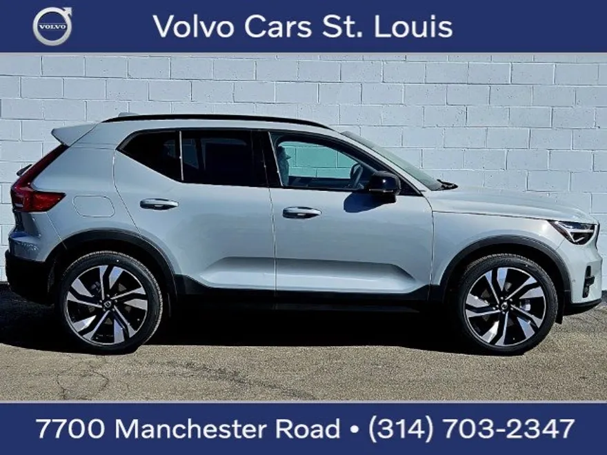 2025 Volvo XC40 photo 1