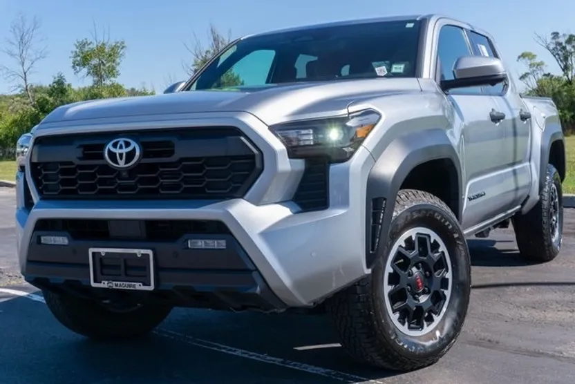 2024 Toyota Tacoma TRD Off-Road photo 1