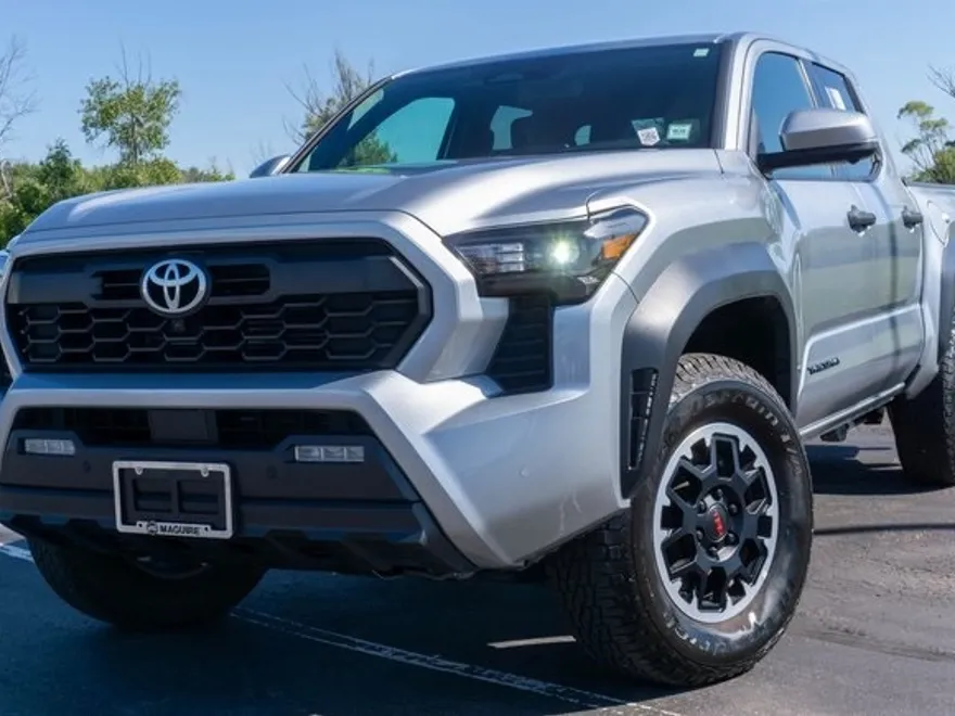 2024 Toyota Tacoma TRD Off-Road photo 1