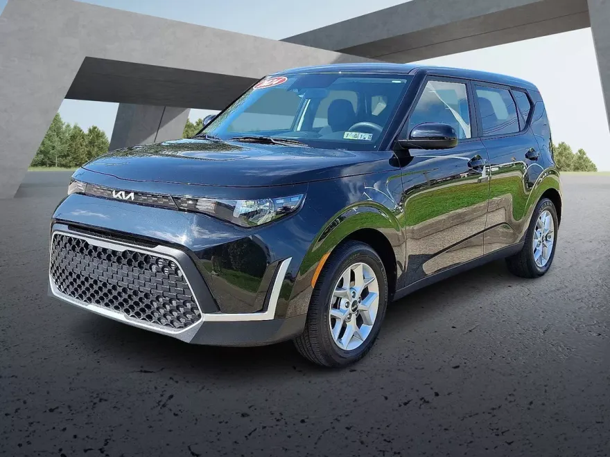 2024 Kia Soul LX photo 1