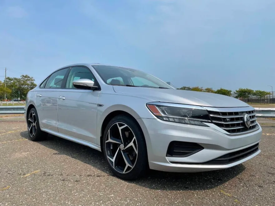 2020 Volkswagen Passat R-Line photo 1