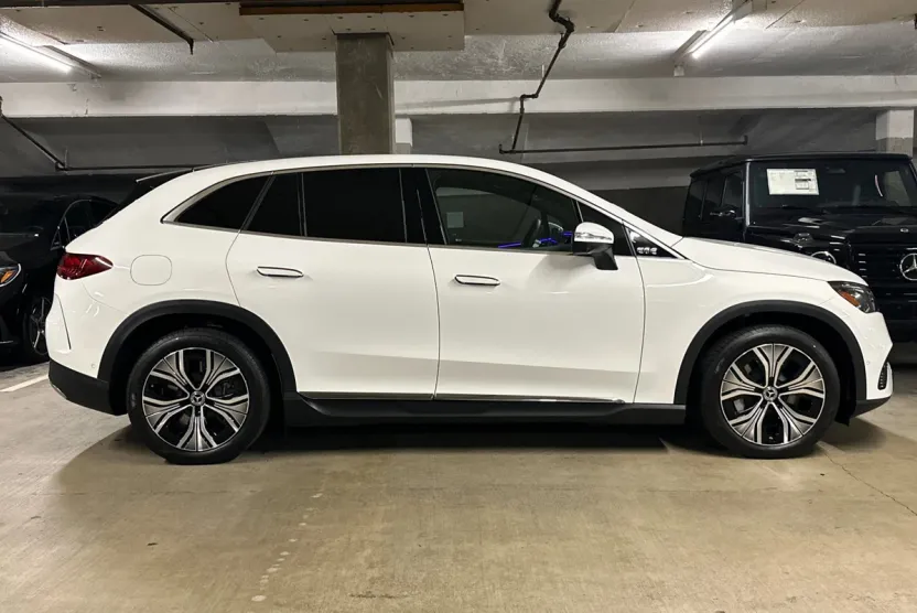 2025 Mercedes Benz EQE SUV 350 photo 1