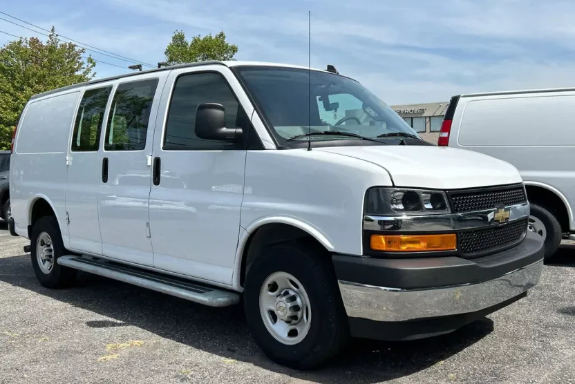 2023 Chevrolet Express Cargo 2500 photo 1
