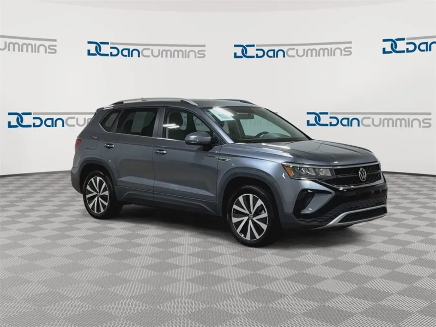 2022 Volkswagen Taos SE photo 1