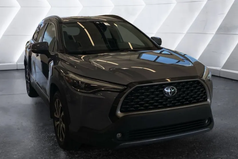 2022 Toyota Corolla Cross XLE photo 1