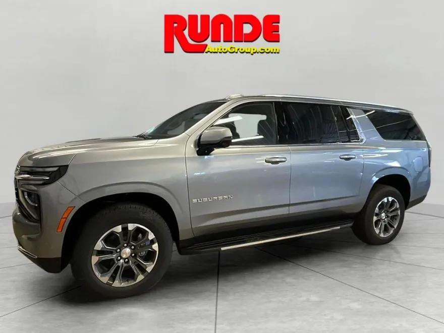 2025 Chevrolet Suburban LT photo 1