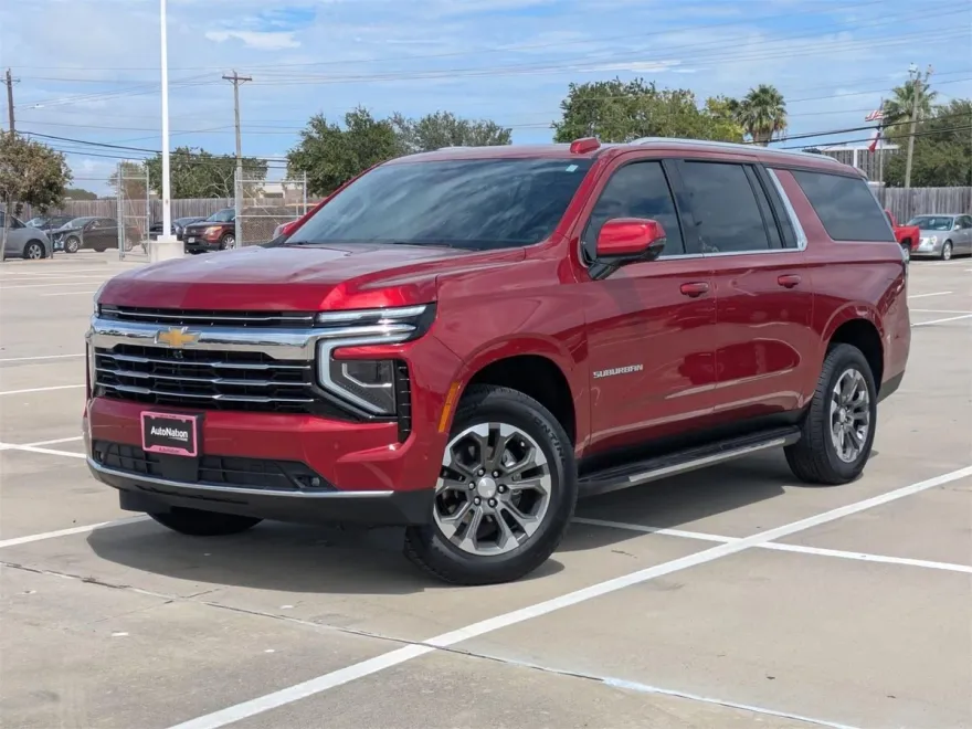 2025 Chevrolet Suburban LT photo 1
