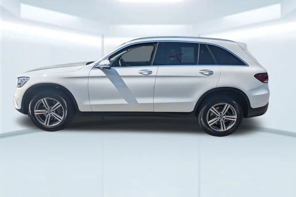 2022 Mercedes Benz GLC 300 photo 1