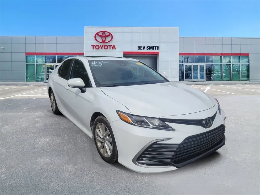 2024 Toyota Camry LE photo 1