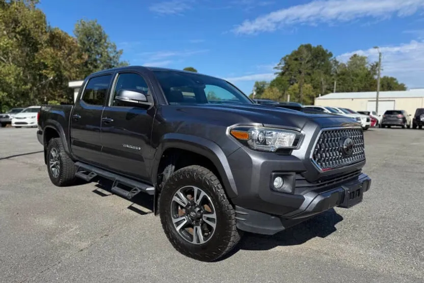 2018 Toyota Tacoma TRD Sport photo 1