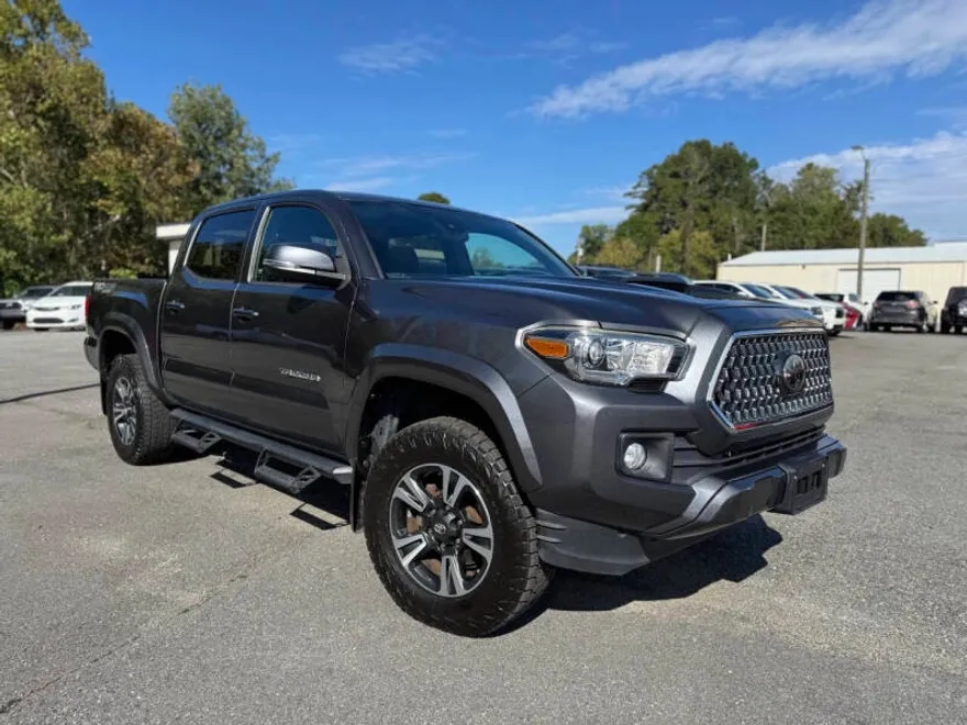 2018 Toyota Tacoma TRD Sport photo 1