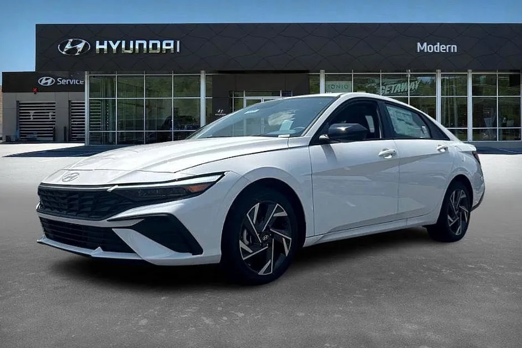 2025 Hyundai Elantra SEL Sport photo 1