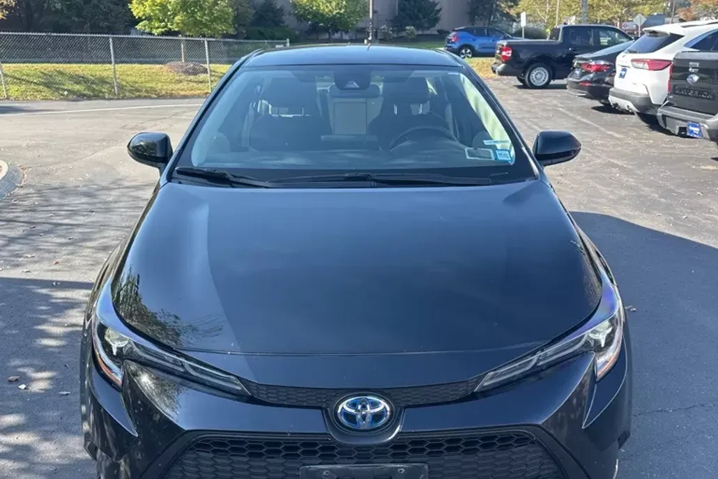 2022 Toyota Corolla Hybrid LE photo 1