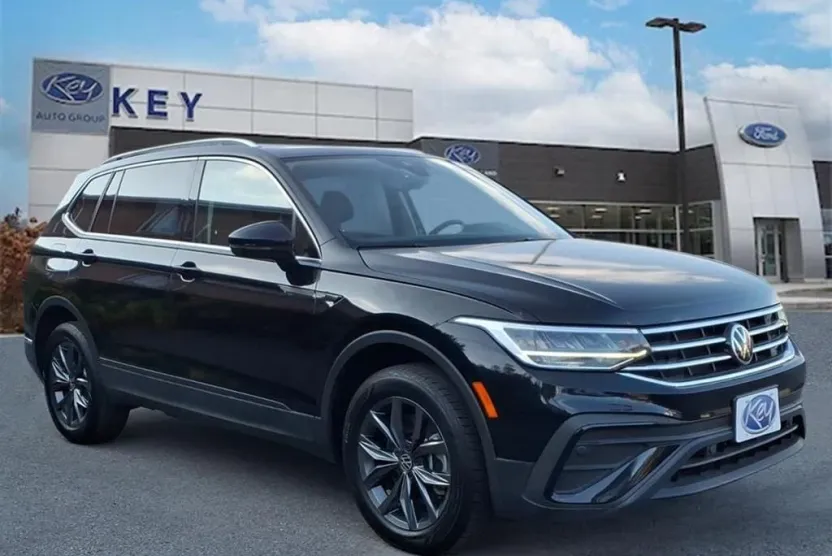 2022 Volkswagen Tiguan SE photo 1