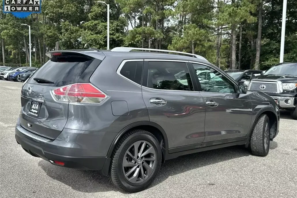 2016 Nissan Rogue SL photo 1