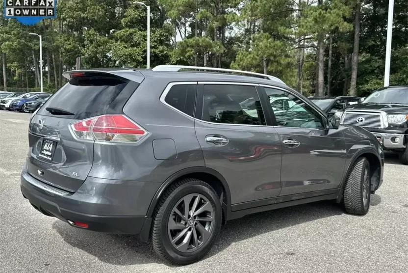 2016 Nissan Rogue SL photo 1