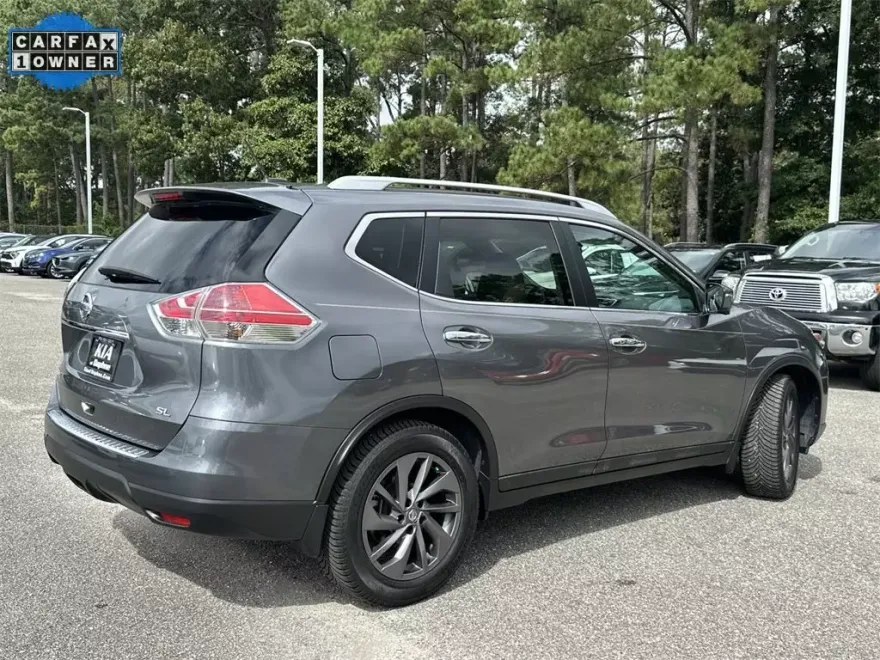 2016 Nissan Rogue SL photo 1