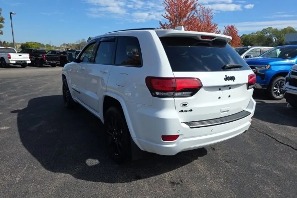 2022 Jeep Cherokee Laredo photo 1