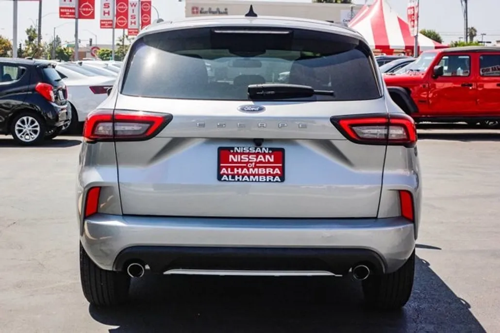 2024 Ford Escape ST-Line photo 1