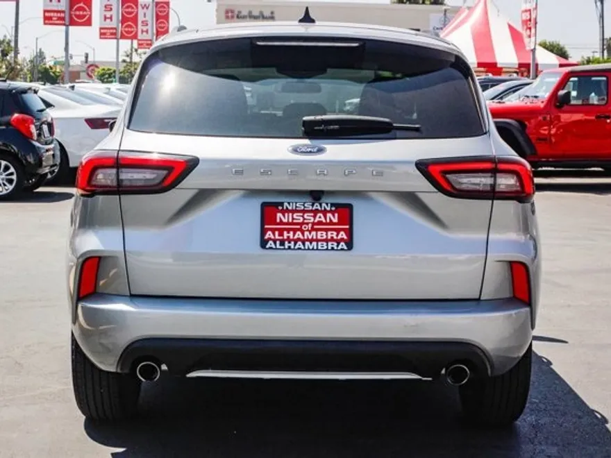 2024 Ford Escape ST-Line photo 1